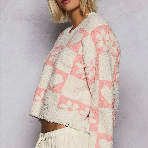 POL Heart V-Neck Sweater distressed soft berber - Picture 3 of 5